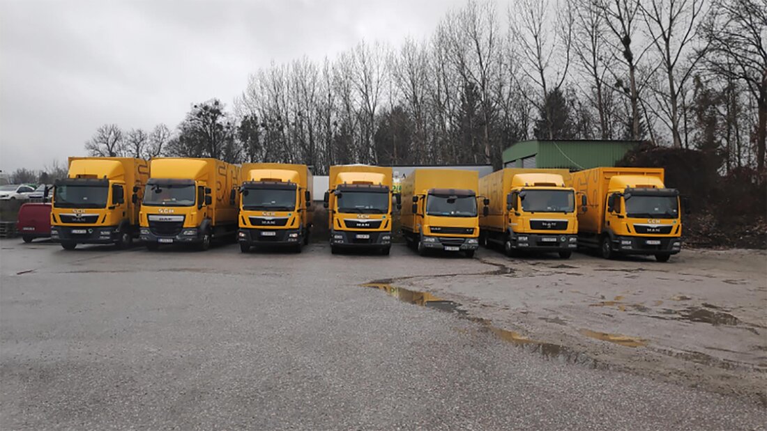 Flotte mit gelben LKW