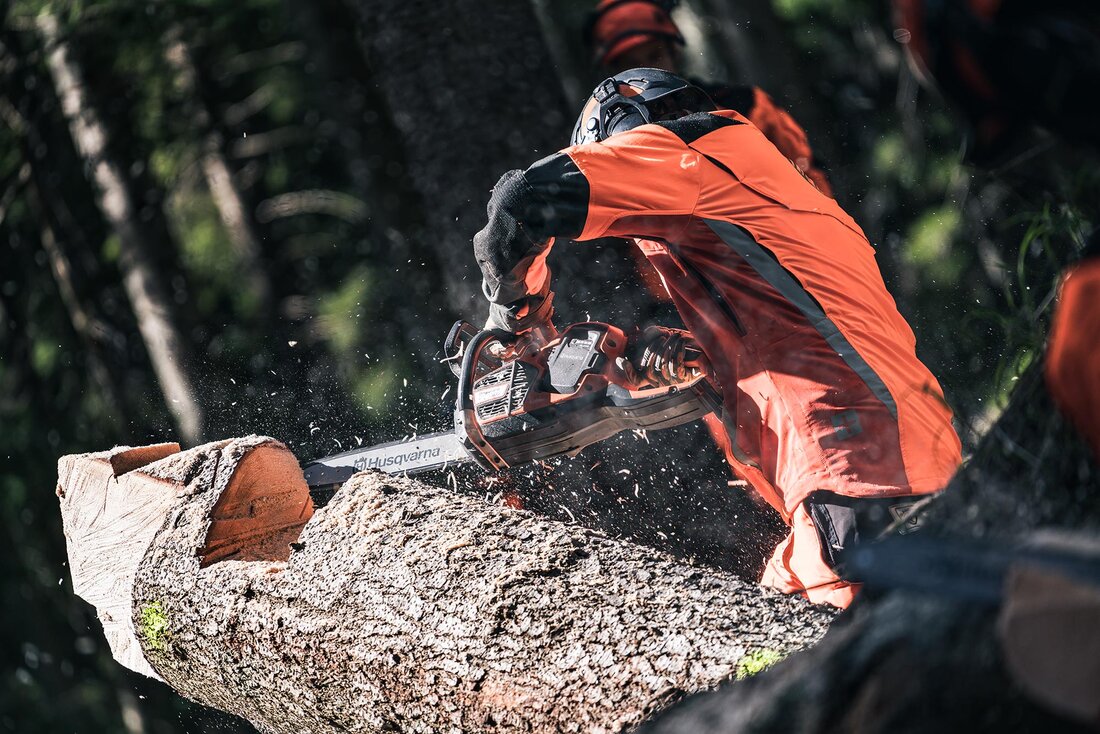 Husqvarna Akkusäge im Einsatz
