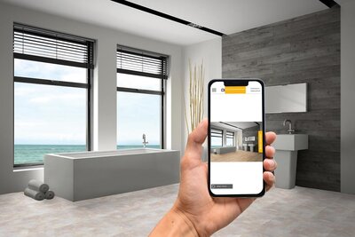 Handy vor Badezimmer