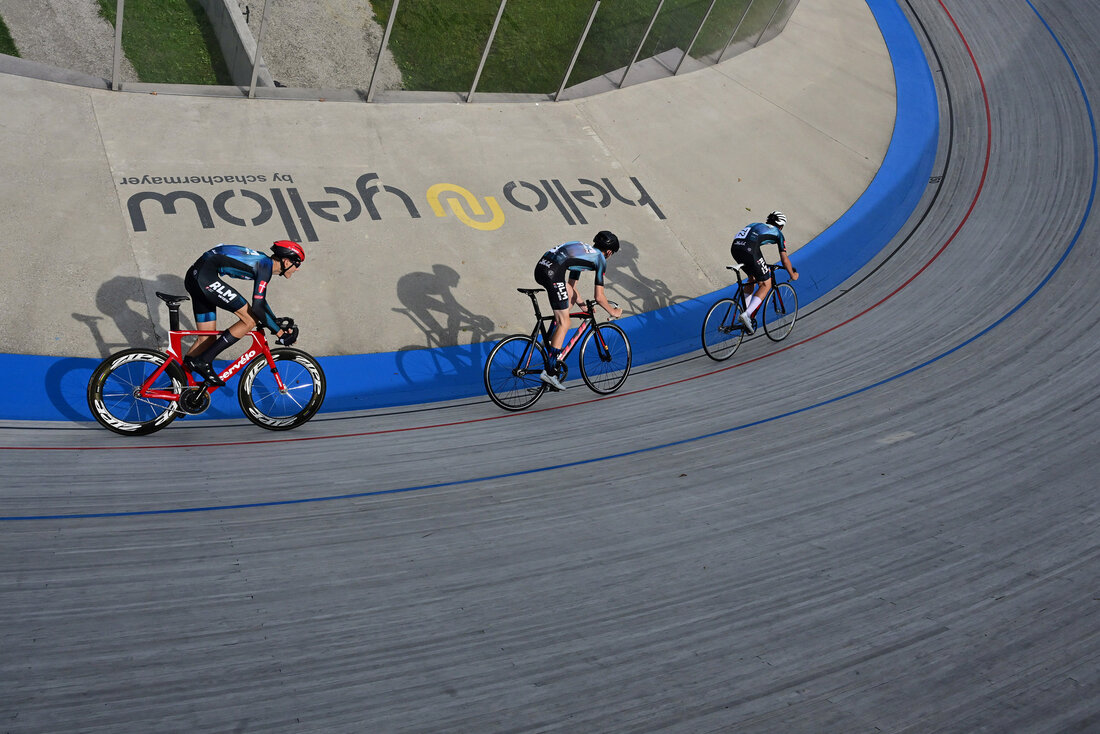 Bahnradfahrer im Velodrom