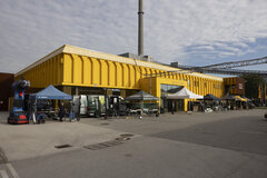 Gelbes Gebäude von außen