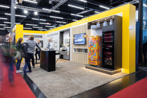 Messestand von Schachermayer in Gelb