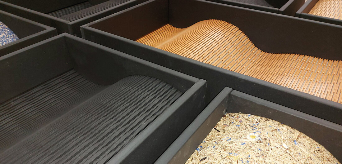 Wandelemente aus Holz und Kork