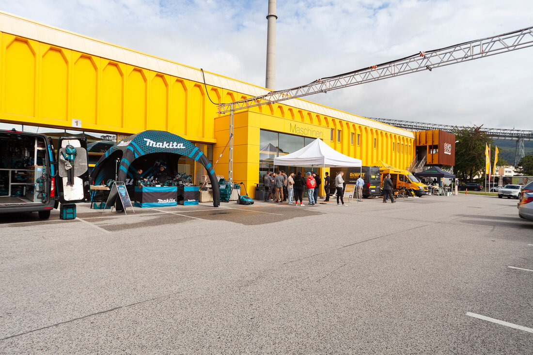 Gelbes Gebäude, Maschinenzentrum, von außen