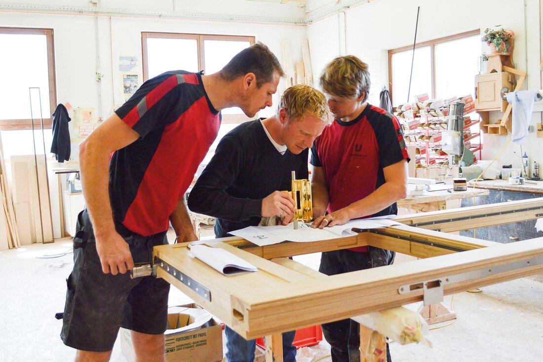 Tischler bei der Arbeit