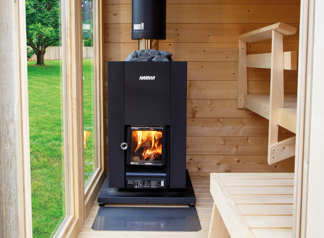 Ofen in einer Holzsauna