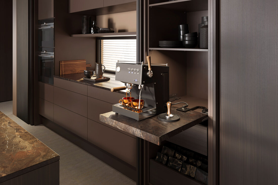 Kaffeemaschine ausfahrbar aus Küchenschrank