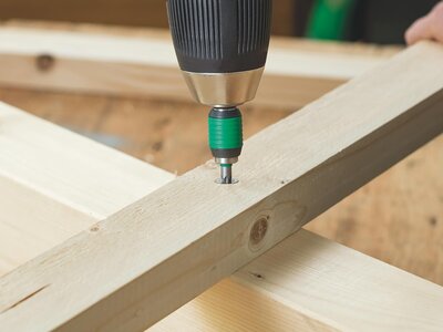 Universal flach Schraube mit Akkuschrauber