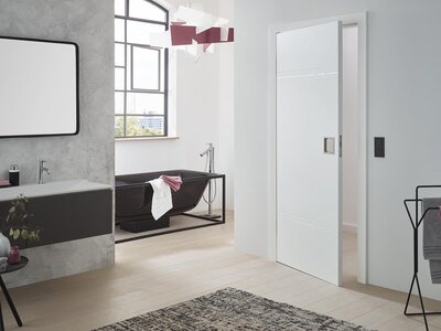 Badezimmer mit Innentür