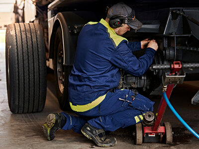 Sicherheitsbekleidung und Gehörschutz