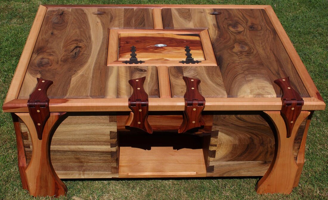 Holztisch