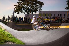 Radfahrer am Pumptrack