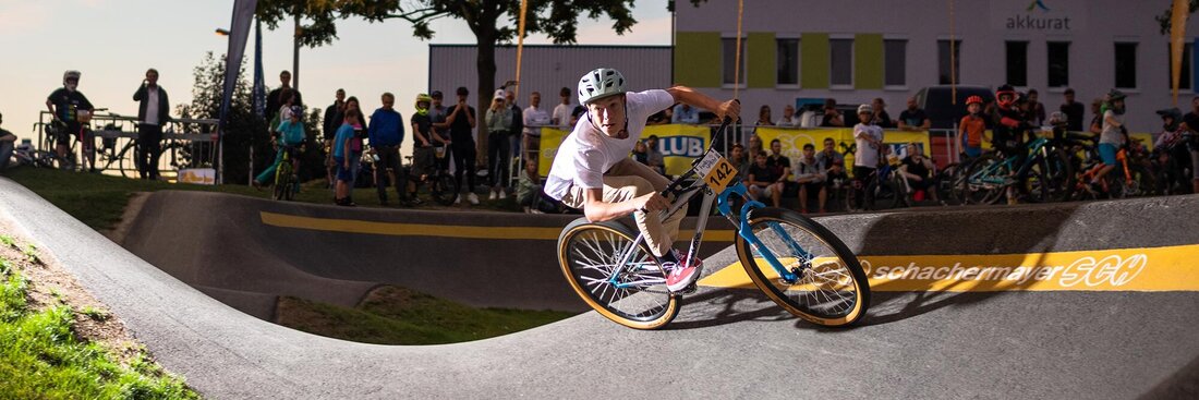 Radfahrer am Pumptrack