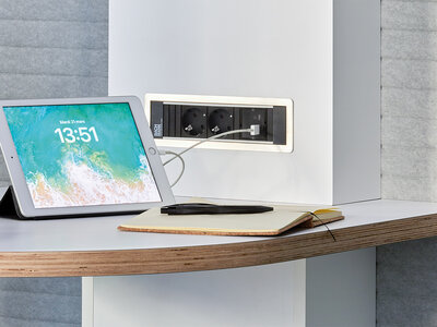 Schreibtisch mit Bachmann Replikator