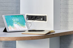 Schreibtisch mit Bachmann Replikator