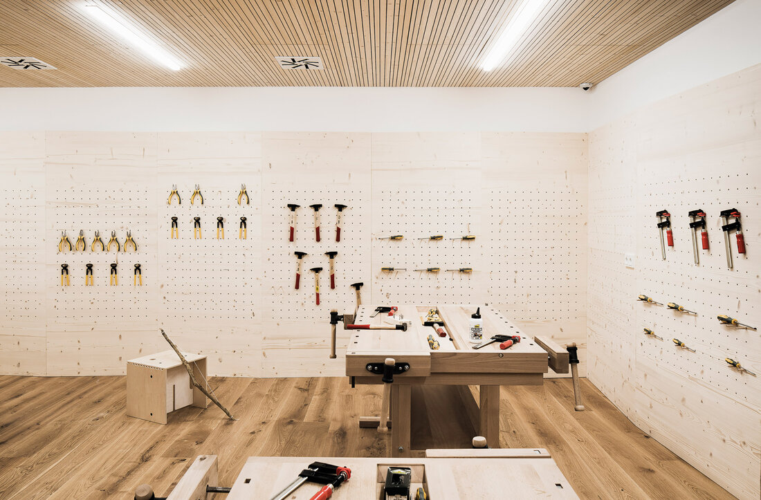 Traumkinderwelten aus Holz mit Werkbank
