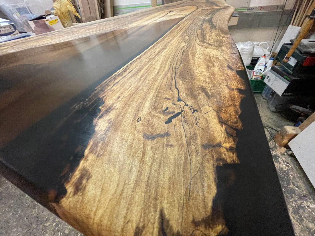 Holztisch