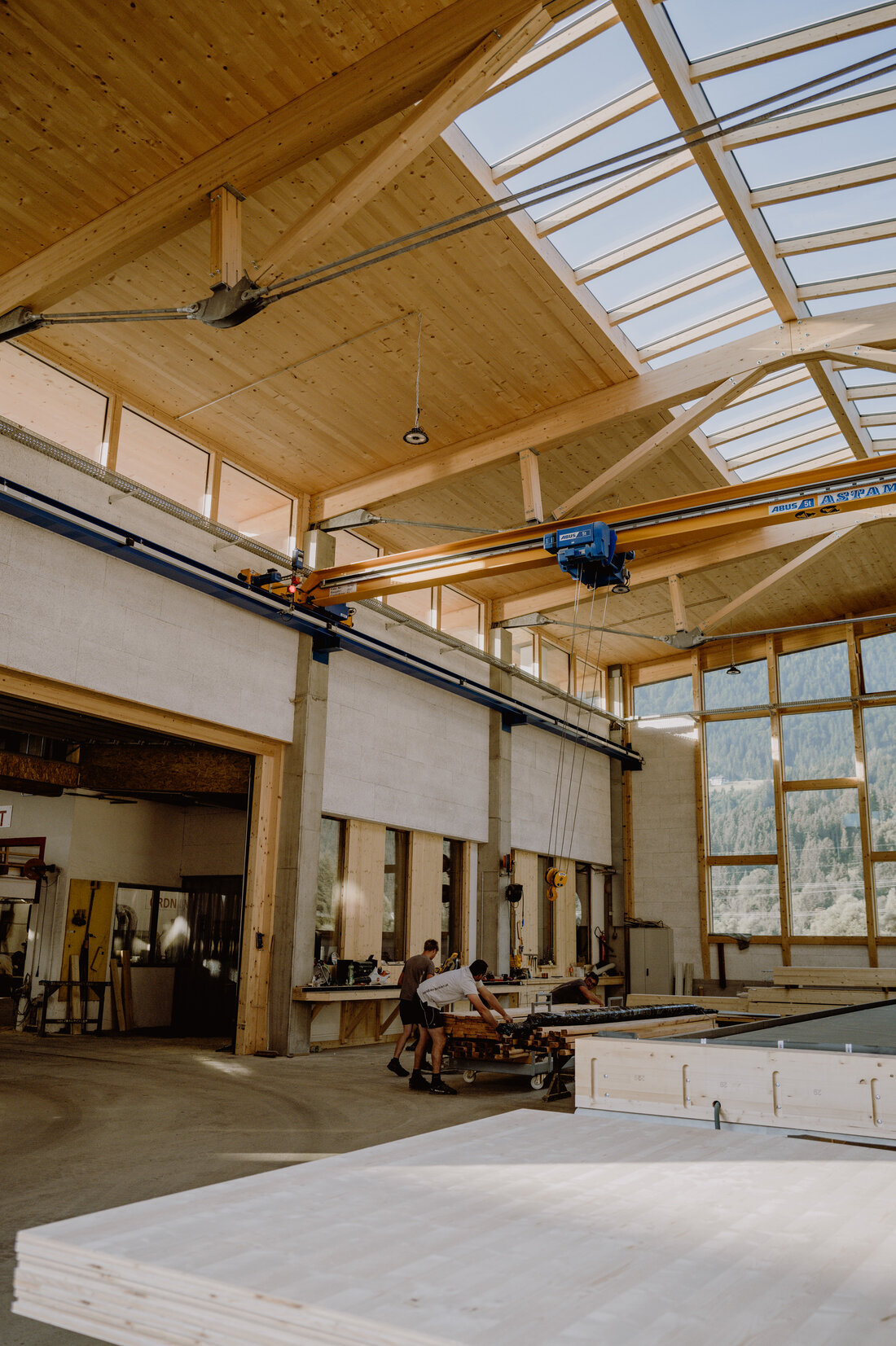 Porduktionshalle Holz