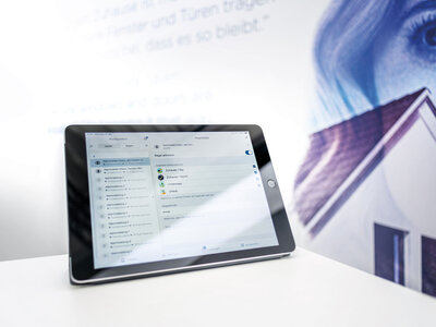 Die Fenster lassen sich dabei via App steuern.