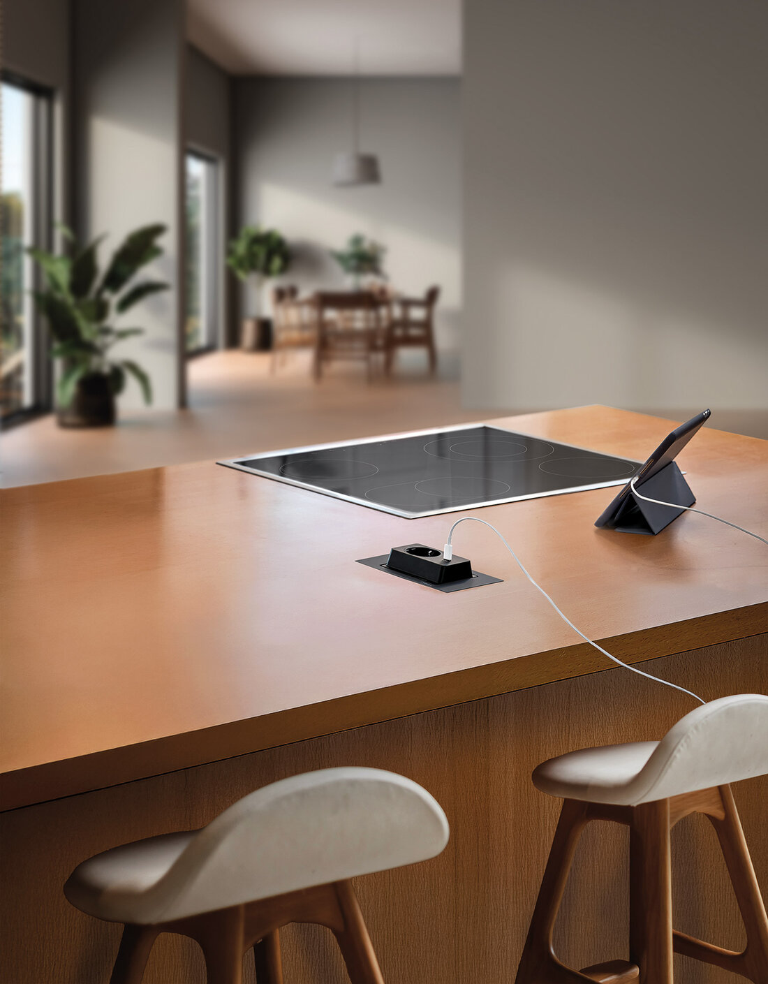 Tisch mit Steckdosenelement