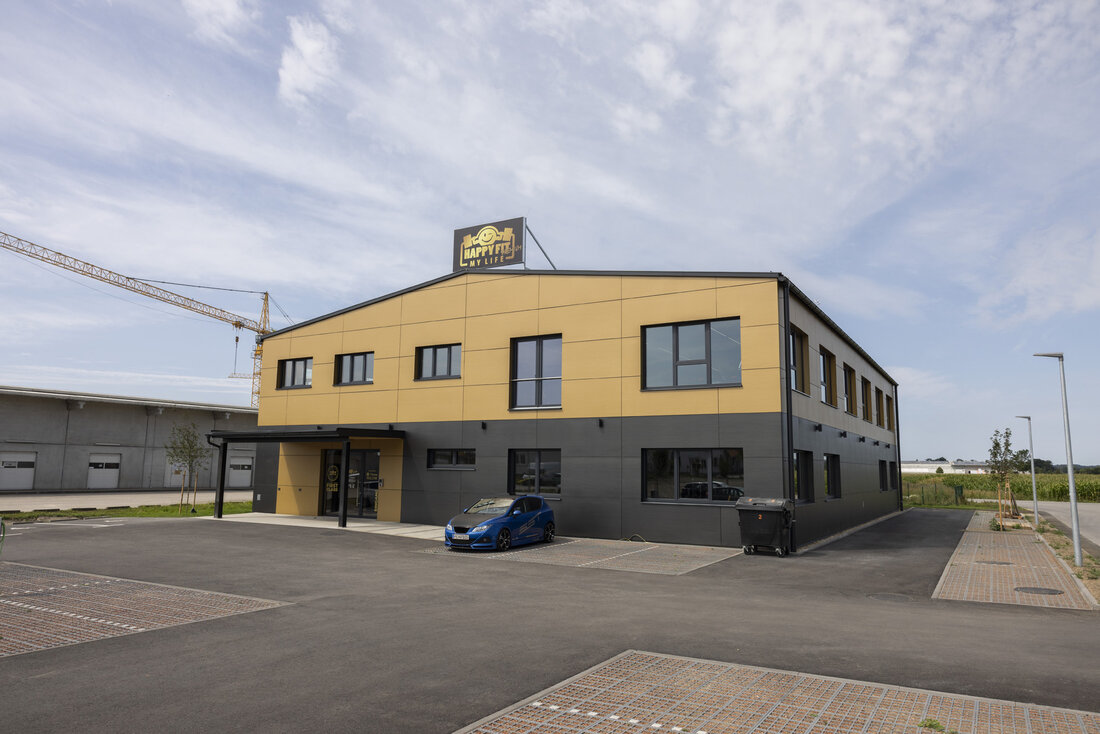 Holz-Fitnessstudio mit Außenansicht