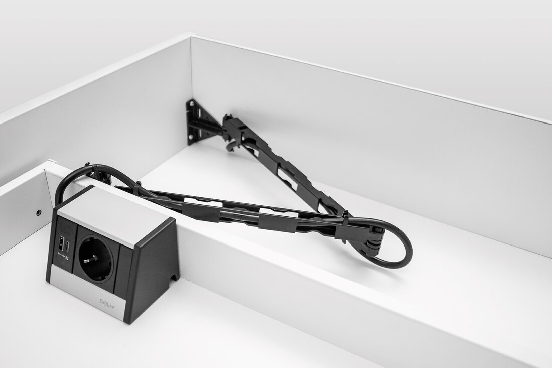 Schublade mit Steckdosenelement