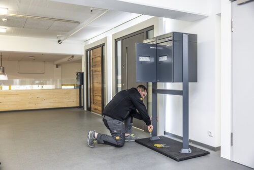 Zusammenbau und Montage von Brieffachanlagen 