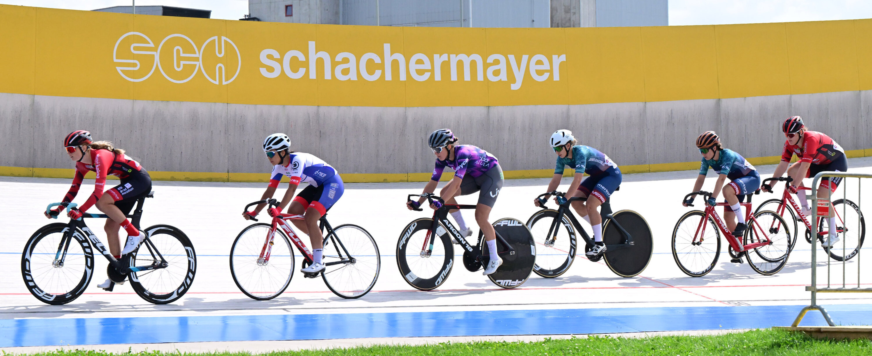Bahnradfahrer im Velodrom