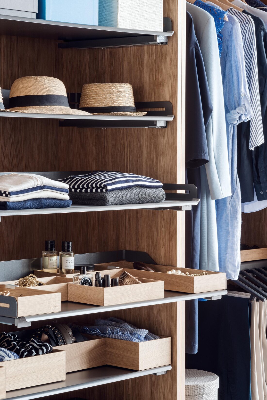 Legraboxen im Kleiderschrank
