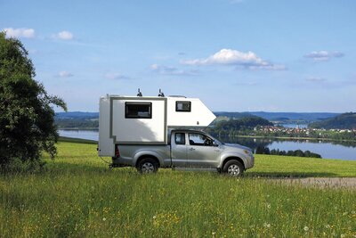 Pickup Camper vor See
