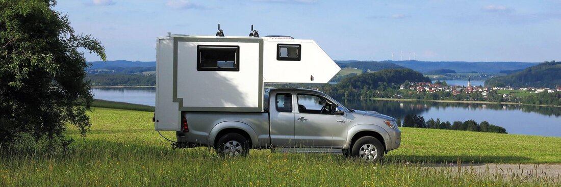 Pickup Camper vor See