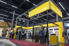 Hotelausstattung: Schachermayer Stand in Gelb auf einer Messe