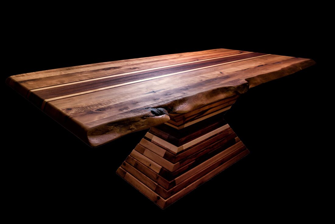Holztisch