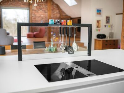 Kochinsel mit Ablagesystem