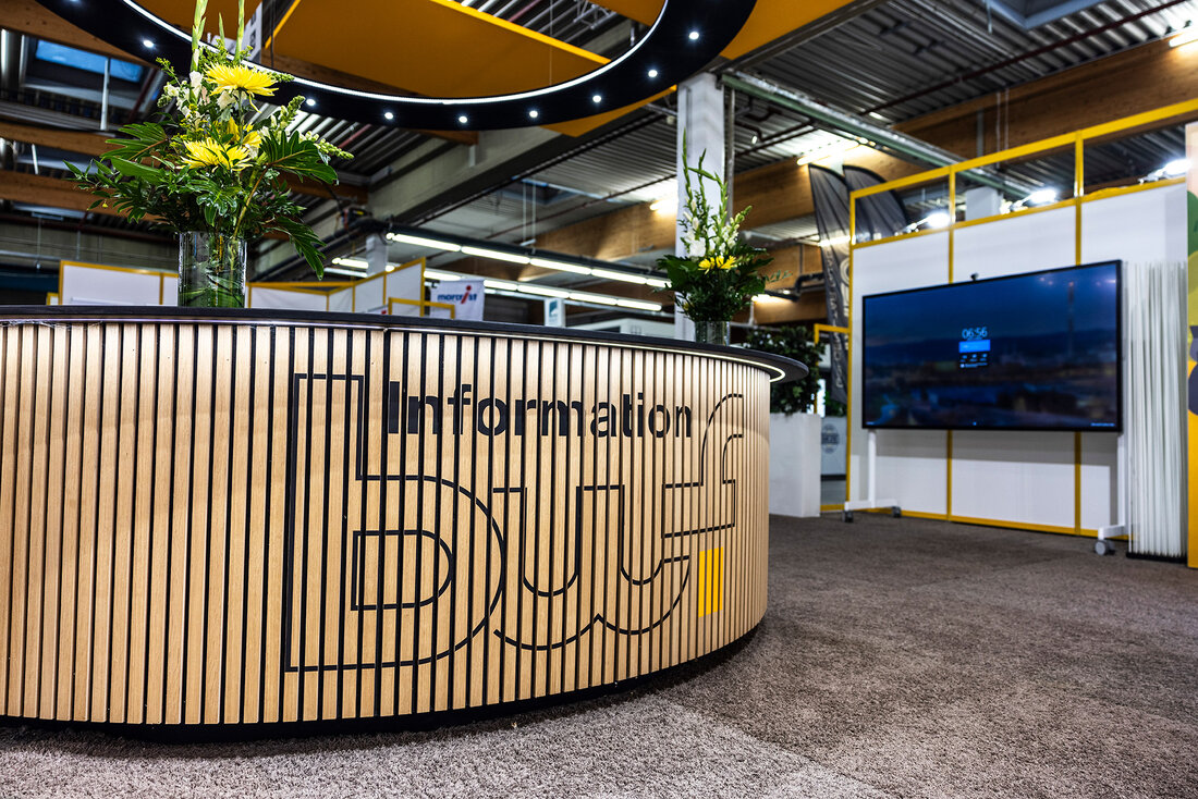 Informationsstand aus Holz 