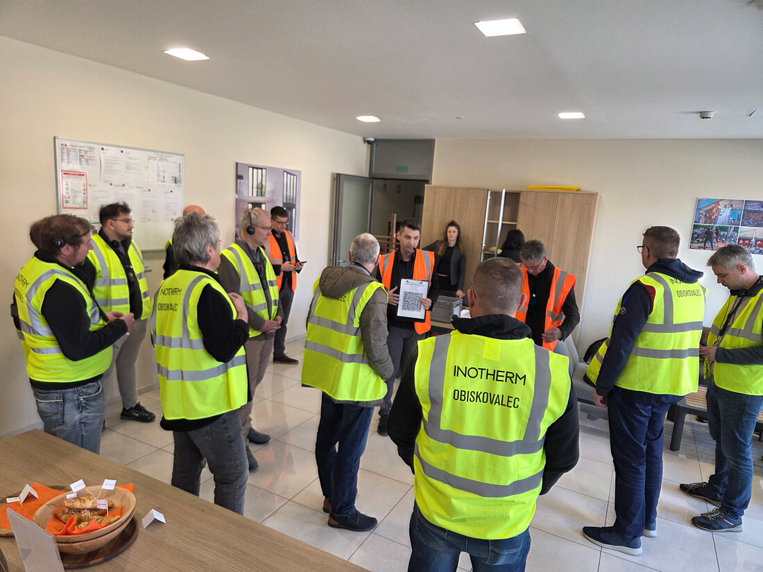 Personengruppe mit Warnweste