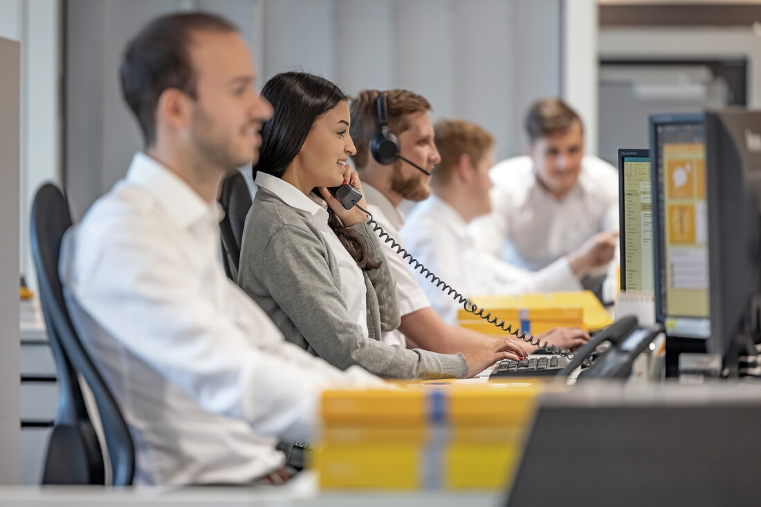Telefonverkäufer bei der Arbeit