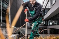 Arbeiter mit Latzhose