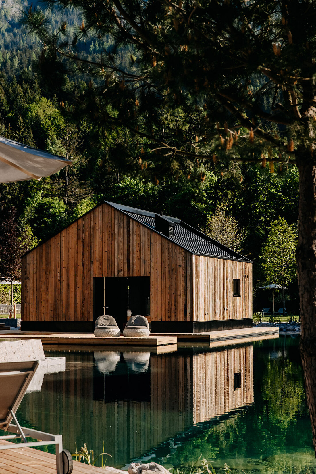 Saunahaus aus Holz am See