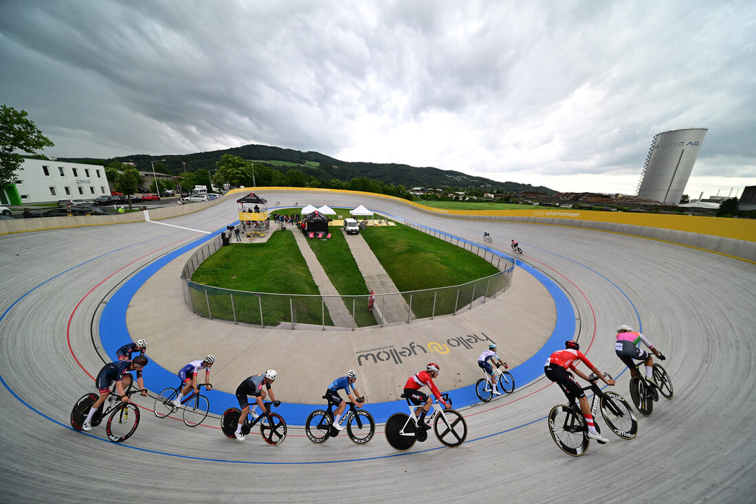 Bahnradfahrer im Velodrom