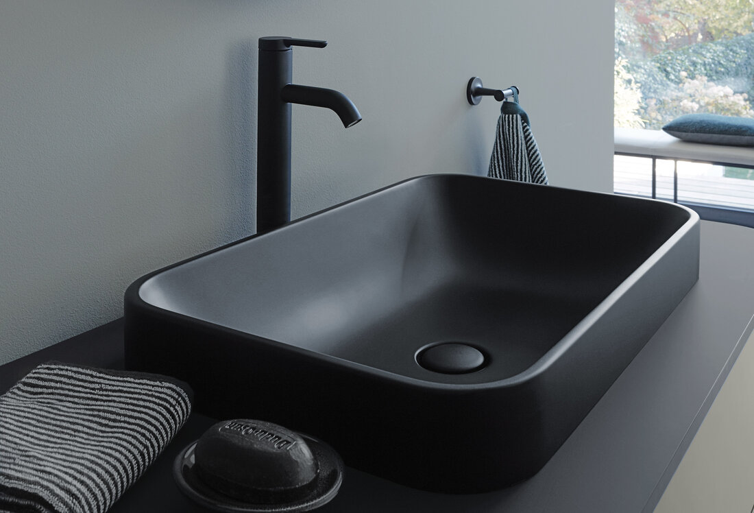 Schwarzes Waschbecken