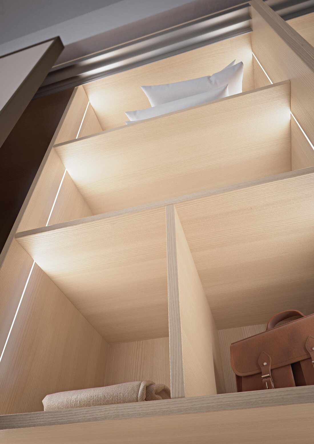 Beleuchteter Kleiderschrank