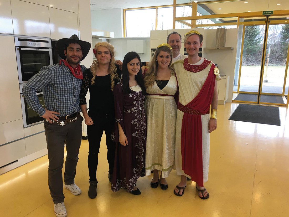 Rankweil Team in Faschingskostümen.