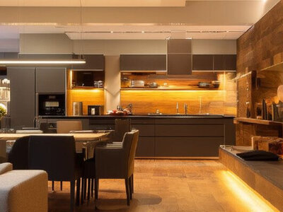 Wohnzimmer angenehm beleuchtet