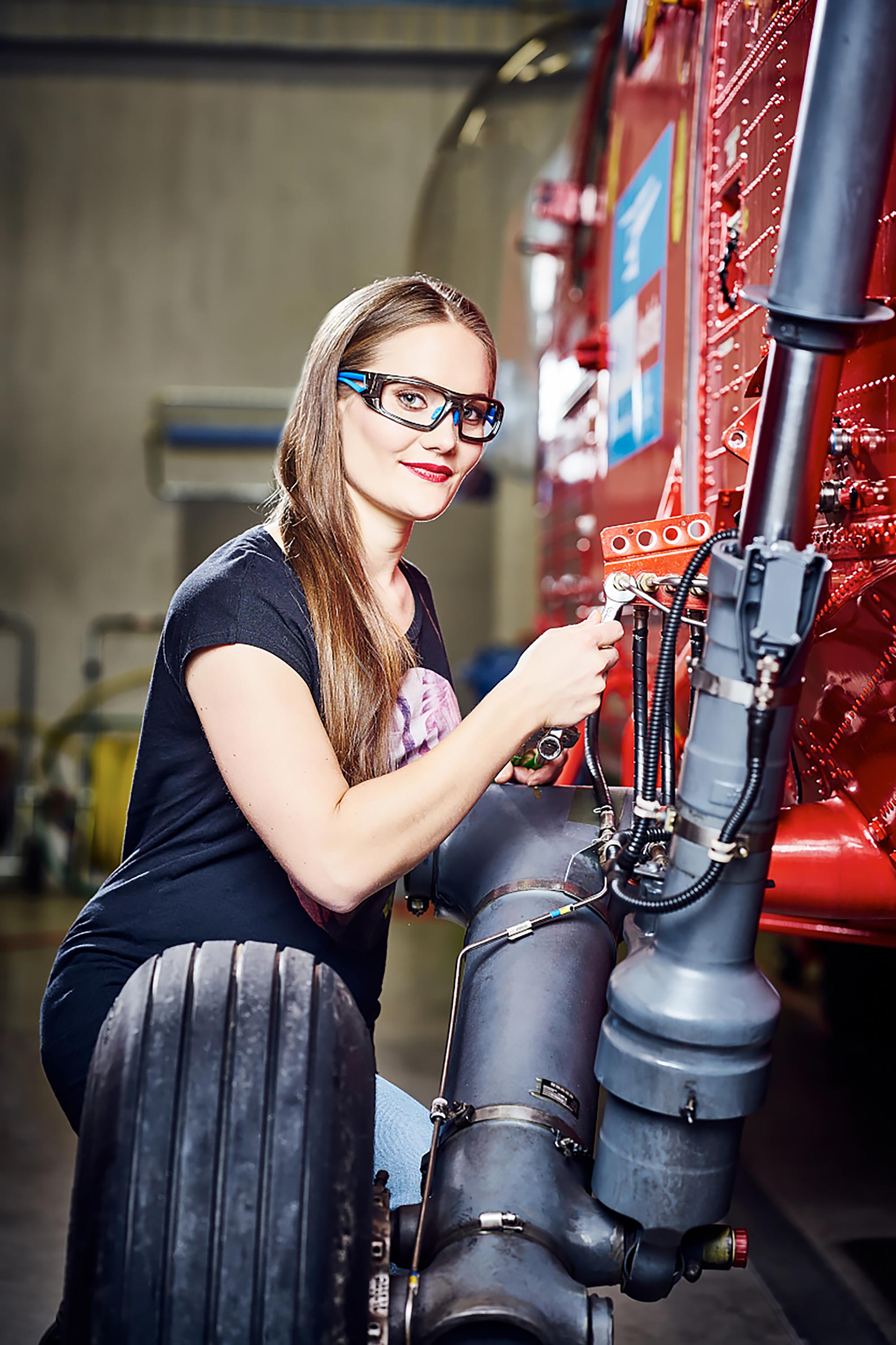 Arbeiterin mit Schutzbrille