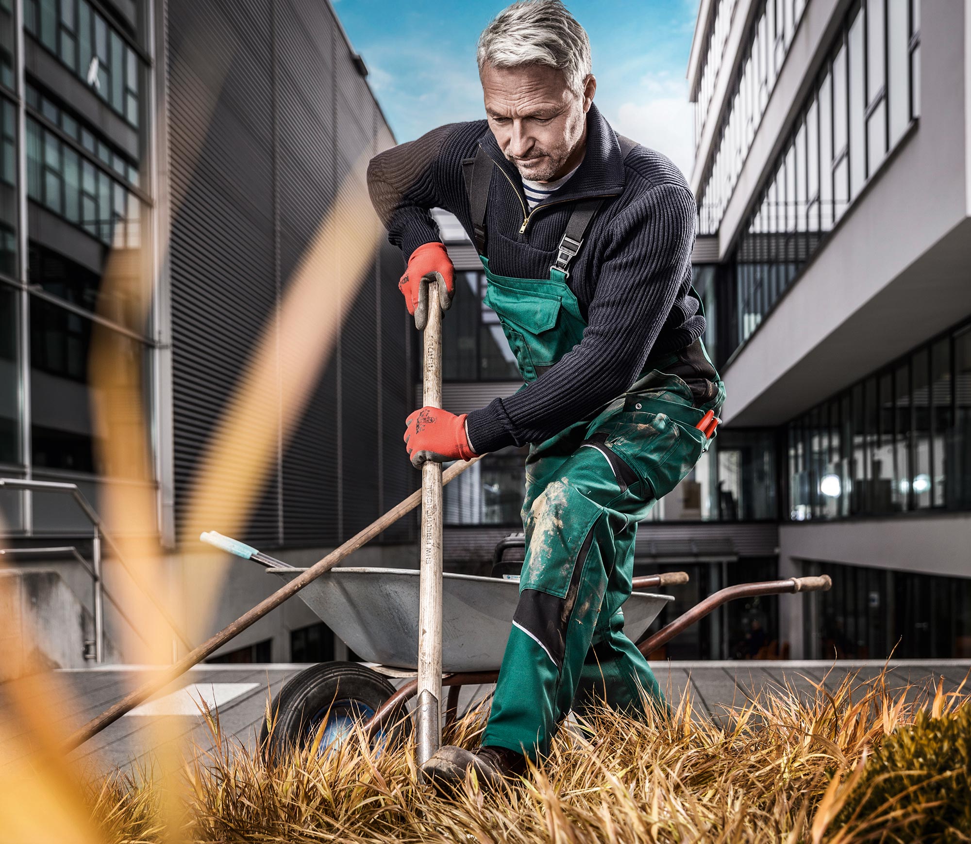 Arbeiter mit Latzhose