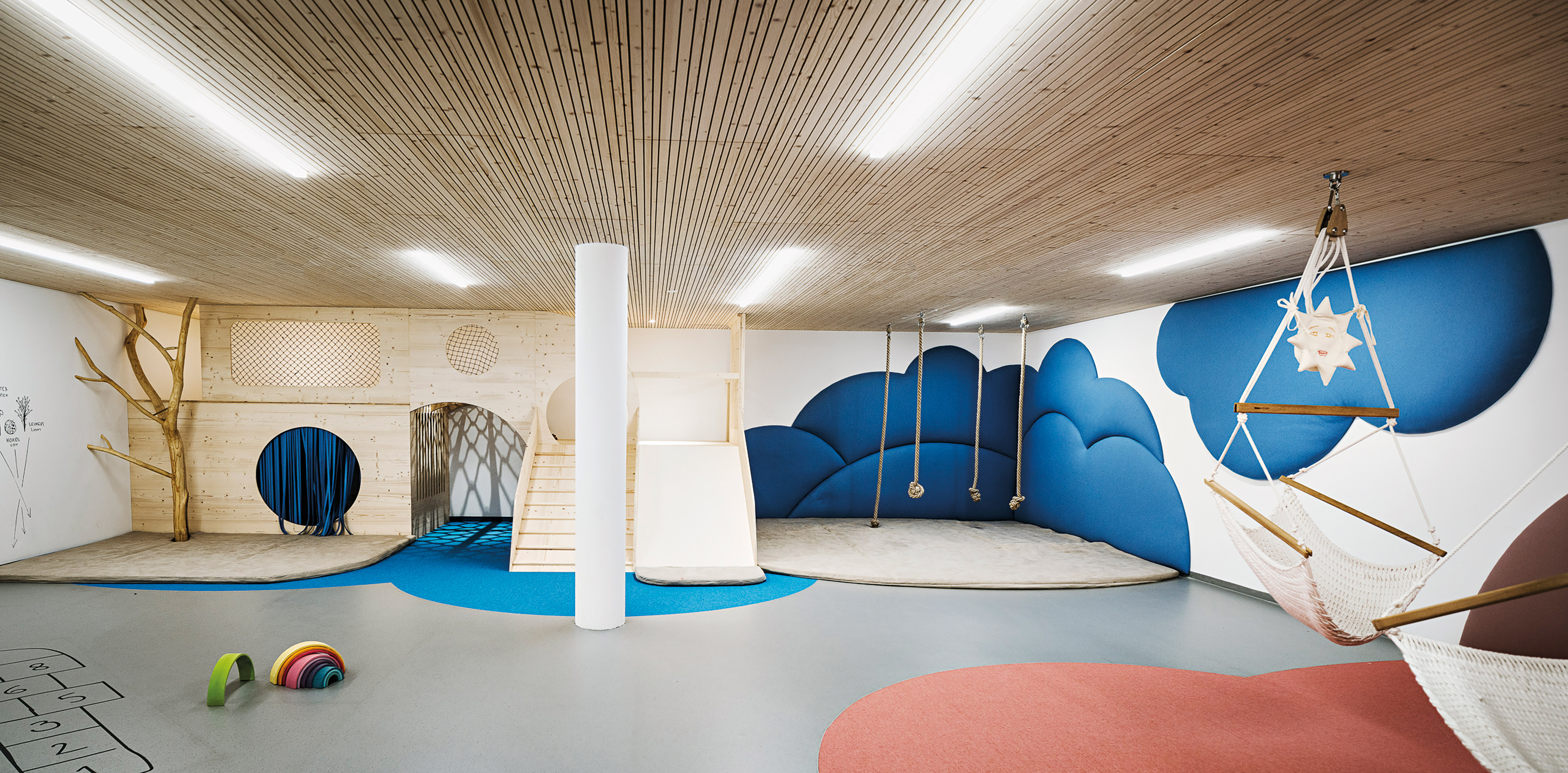 Traumkinderwelten aus Holz indoor